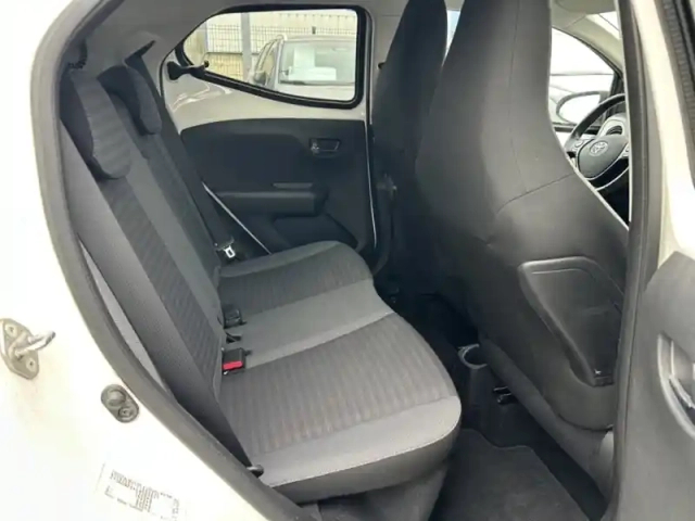 Toyota Aygo 1.0 vvt-i x-play — photo 20