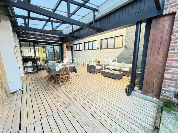 GRANDE MAISON DE FAMILLE SITUEE AU CALME 130 m2-4CH+ BUREAU-