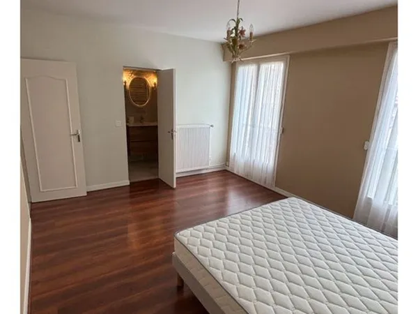 Loue chambre dans appartement