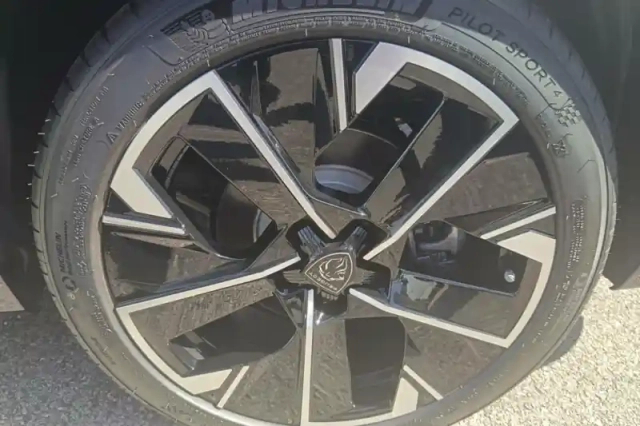 Peugeot 508 hybrid 225 e-eat8 — photo 13