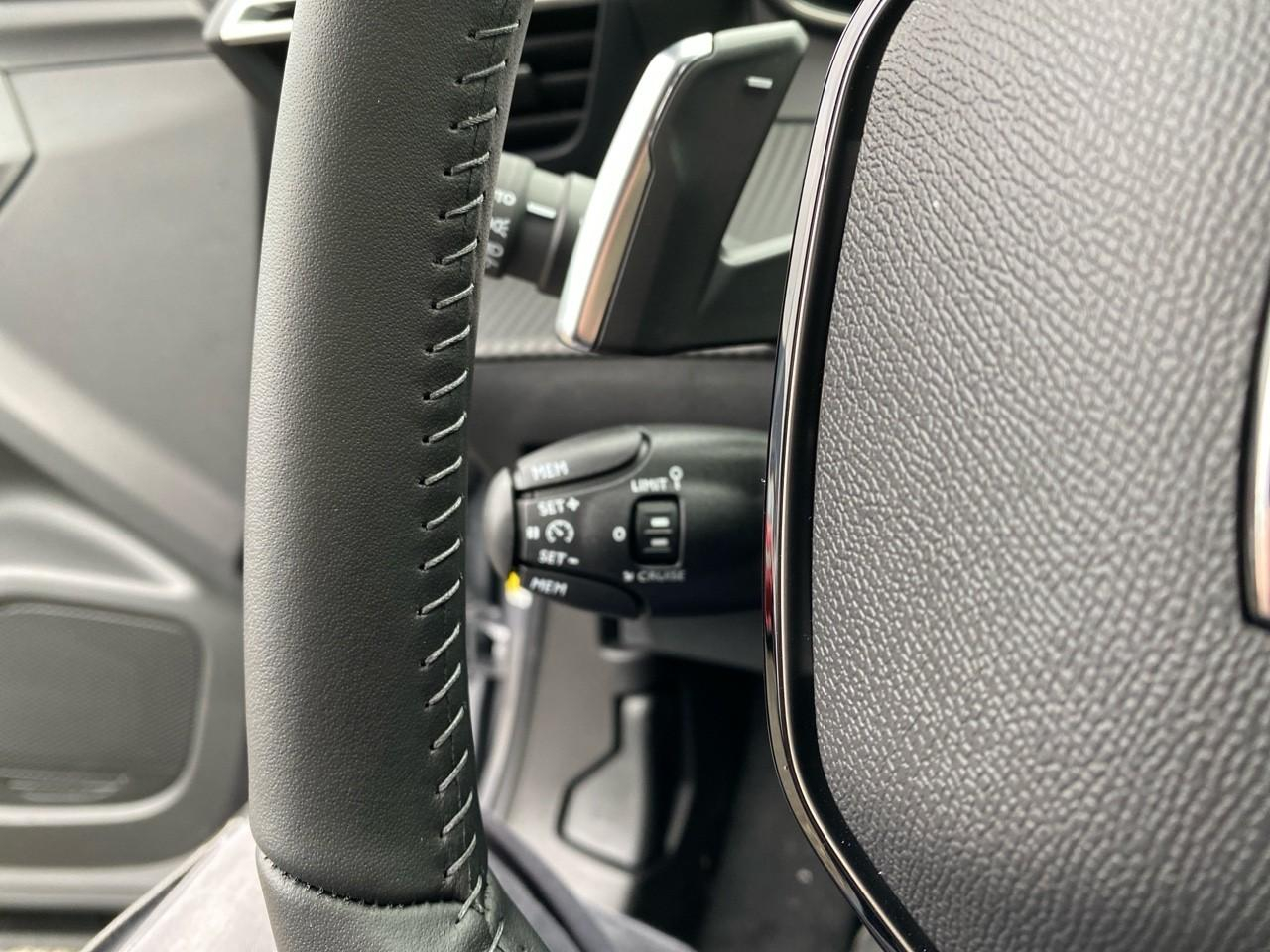 Peugeot 2008 1.2 hybrid 145ch style e-dcs6 — photo 16