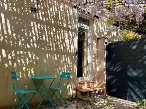 Joli studio meublé+ terrasse