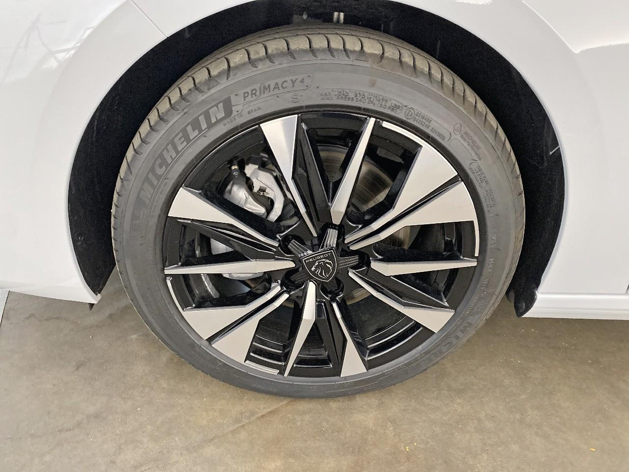 Peugeot 308 hybrid 145 e-dcs6 allure — photo 11