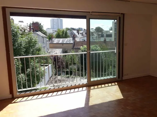 Grand studio lumineux - Quartier Dunois