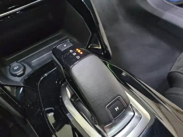 Peugeot 2008 puretech 155 s&amp;s eat8 — photo 17