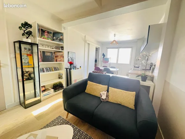 Studio de 25 m2- intégralement meublé - Libre à partir du 1sept - route de clisson