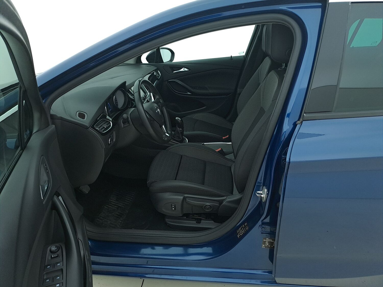 Opel Astra Sports Tourer — photo 14