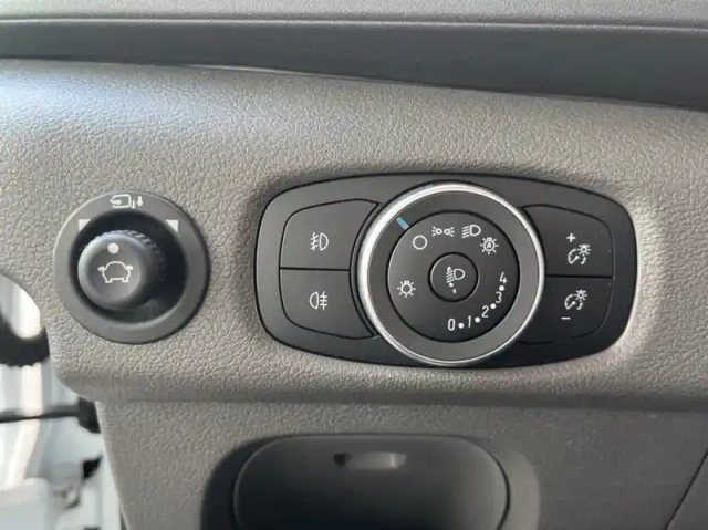 Ford Transit fourgon fg t350 l2h2 2.0 ecoblue 130ch trend — photo 9