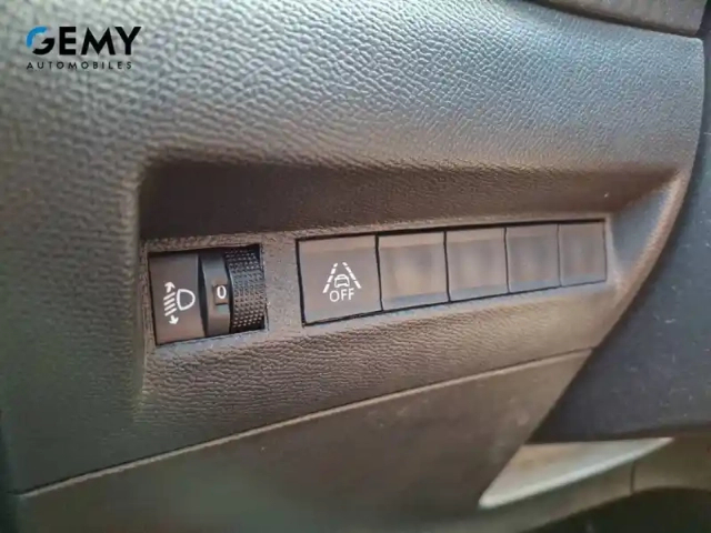Peugeot 208 puretech 75 s&amp;s bvm5 — photo 31