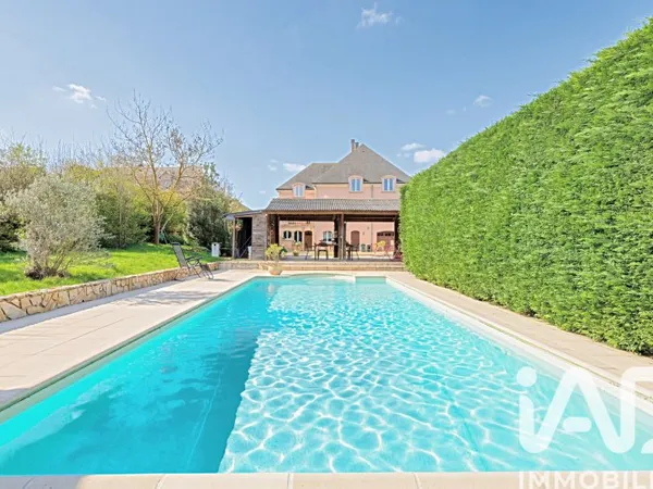 Maison 9 pièces 367 m²