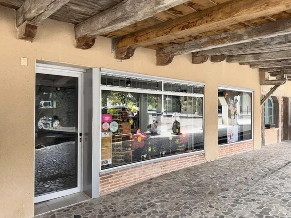 Local commercial 77 m²