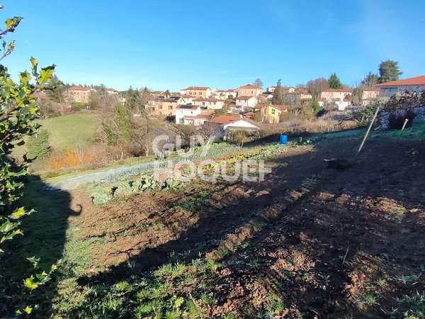 Terrain de 1574 m² à Saint Martin en Haut centre