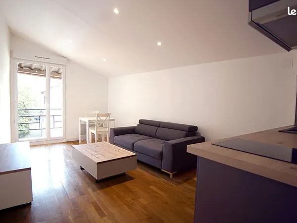 Appartement avec balcon équipé et meublé centre ville Bagnols-sur-Cèze