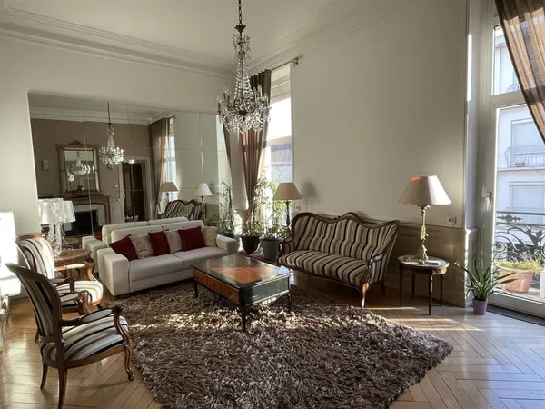 Superbe appartement haussmannien de caractère - 152 m² - centre-ville de Valence