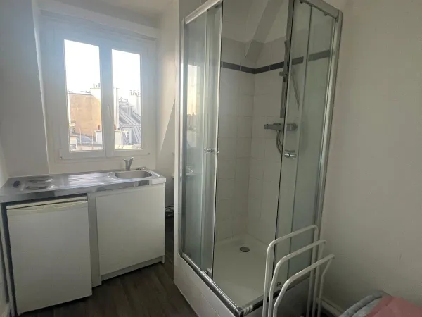 Loue chambre de service