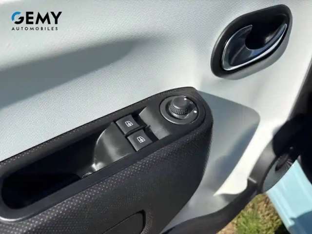 Renault Twingo iii e-tech — photo 12