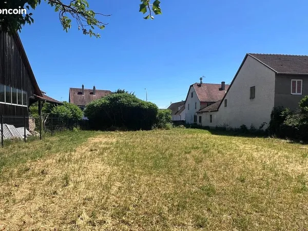 Terrain constructible 11.77 ares - centre village