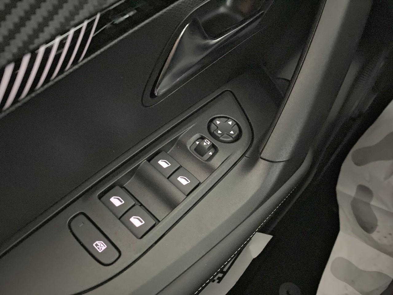 Peugeot 2008 hybrid 145 ch e-dcs6 allure — photo 20