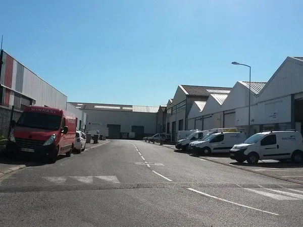 Entrepôt 280 m²