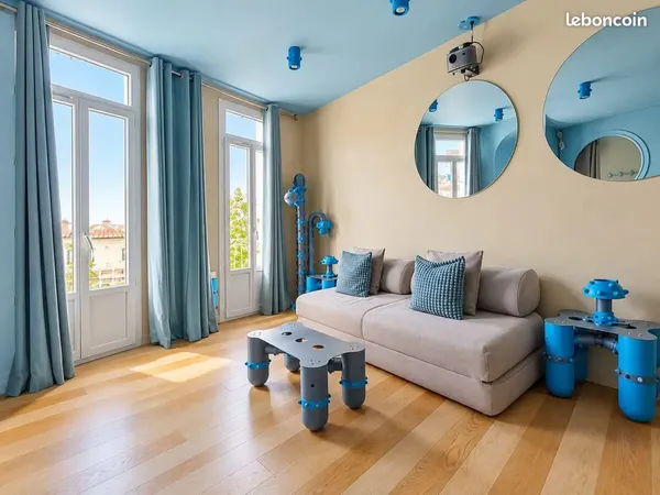 Joli T2 meublé avec balcon, vue sur La Major et la mer