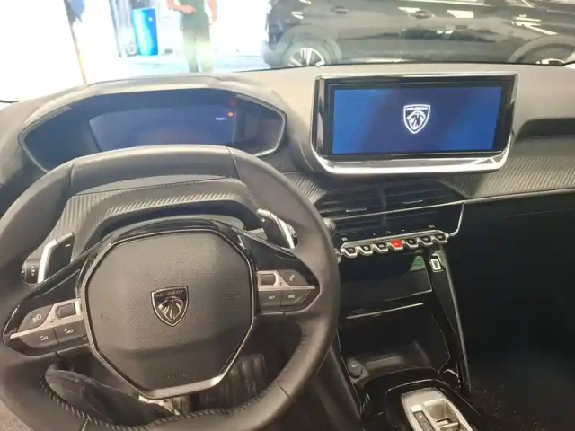 Peugeot 208 hybrid 100 e-dcs6 — photo 9