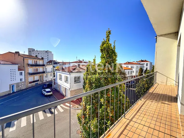 PROCHE PLAGE ET MARCHÉ DU PARC - Appartement 3 pièces + Garage - Dernier étage avec vue dégagée