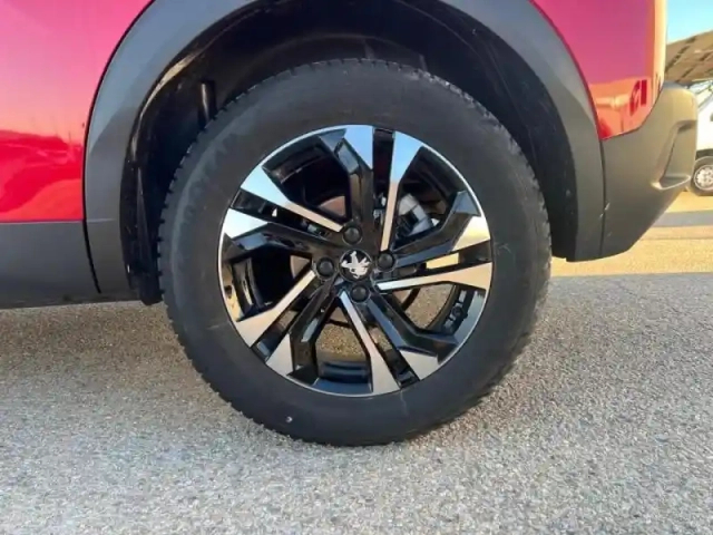 Peugeot 2008 1.2 puretech 100ch s&amp;s allure — photo 8