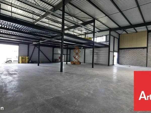LOCAL D'ACTIVITE 554 m² CHASSENEUIL-DU-POITOU