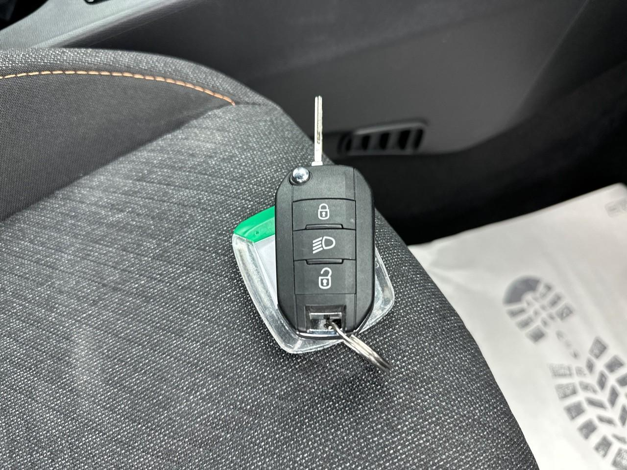 Peugeot 2008 hybrid 145 e-dcs6 style — photo 31
