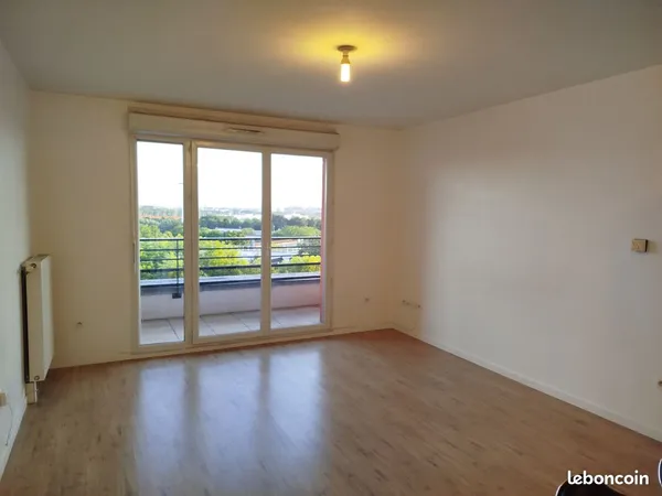 Vente appartement F2 dernier étage avec balcon, cave et parking - Créteil Pointe du Lac