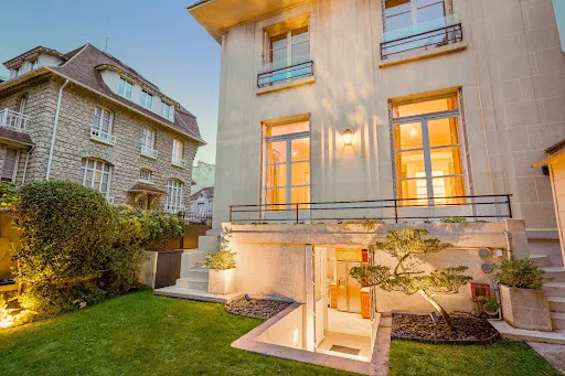 Maison 10 pièces 263 m²