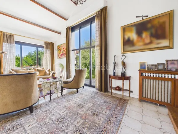Maison 11 pièces 277 m²