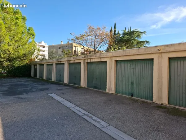 Location box fermé 16m² dans residence calme