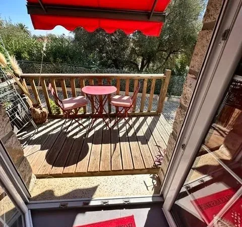 Charmant F1 avec terrasse - charges comprises