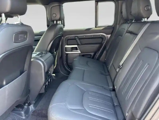 Land Rover Defender 110 2.0 p400e hse — photo 11