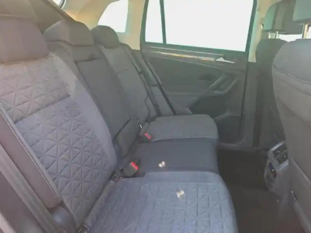 Volkswagen Tiguan 2.0 tdi 150ch life plus dsg7 — photo 12