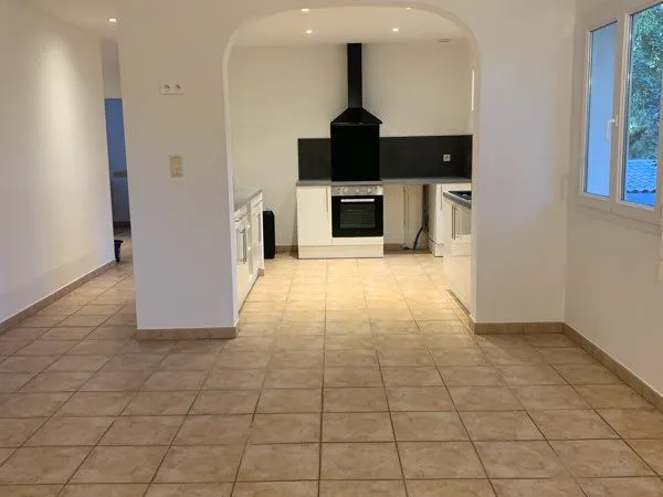 Appartement 100 m2 T4 A louer sur Castries
