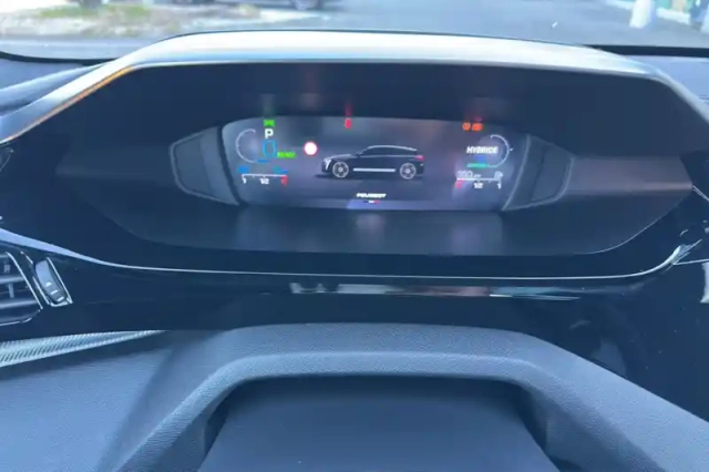 Peugeot 308 phev 180 e-eat8 — photo 18