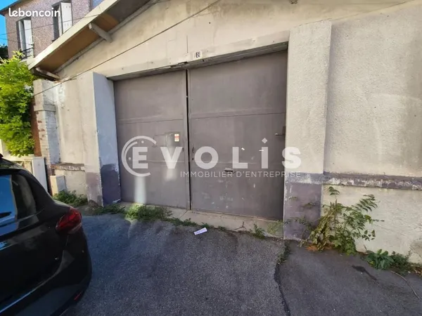 Local d'activité 220 m²