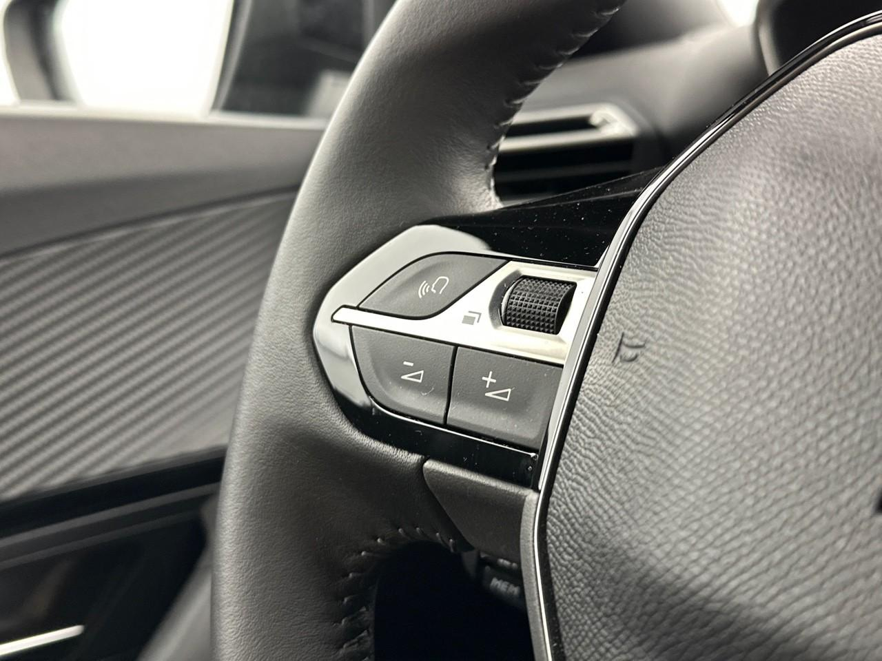 Peugeot 2008 puretech 100 s&s bvm6 allure — photo 17