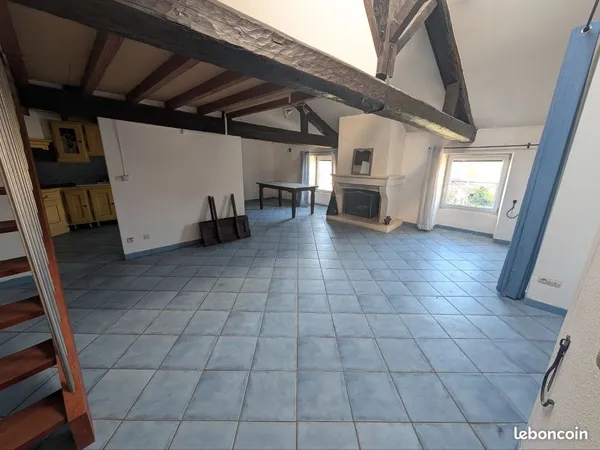 Appartement de caractère avec mezzanine et cheminée - 71,15 m²