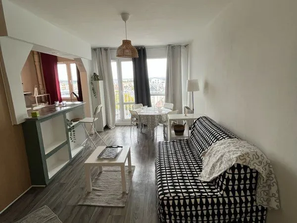 À LOUER - Joli F1 meublé de 32 m² avec parking et tram à proximité