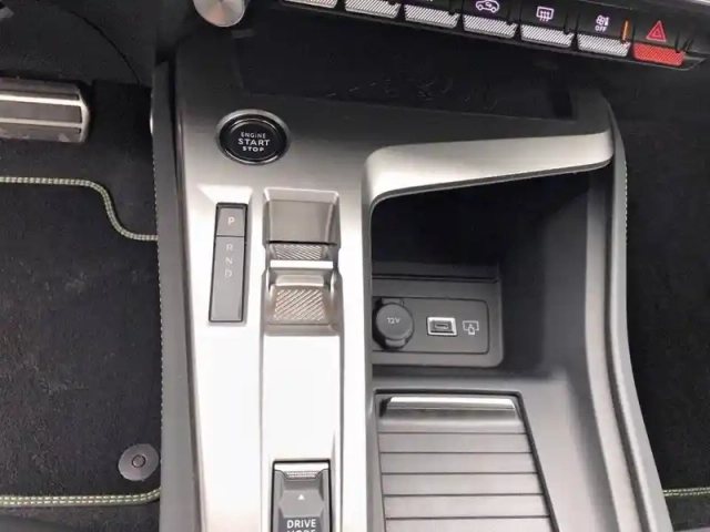 Peugeot 408 electrique 58 kwh 210ch — photo 14