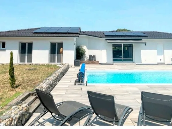 Maison récente avec piscine