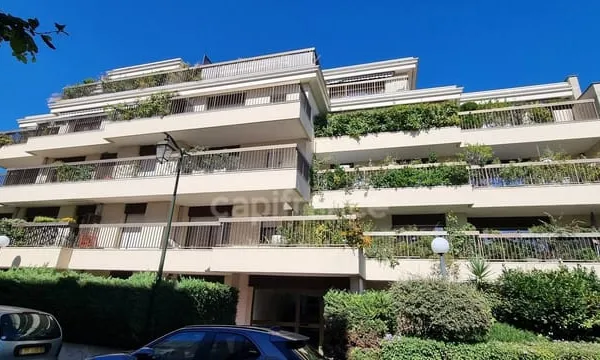 Appartement 3 pièces de 65m2 avec cave et box