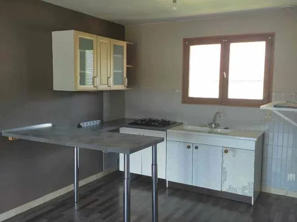 Maison T 3 rdj libre + 2 appts loués