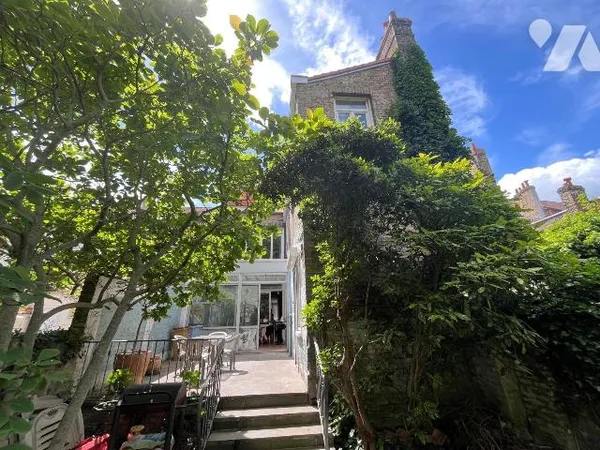 Maison 7 pièces 232 m²
