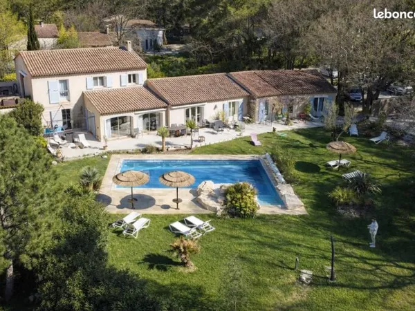 Propriété 11 pièces 322 m²