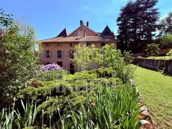 Maison 10 pièces 314 m²