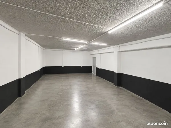 LOCAL PARIS - STOCKAGE / activité